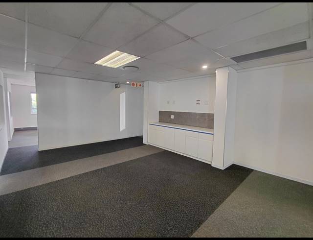 1,101M² OFFICE TO LET IN BRYANSTON
